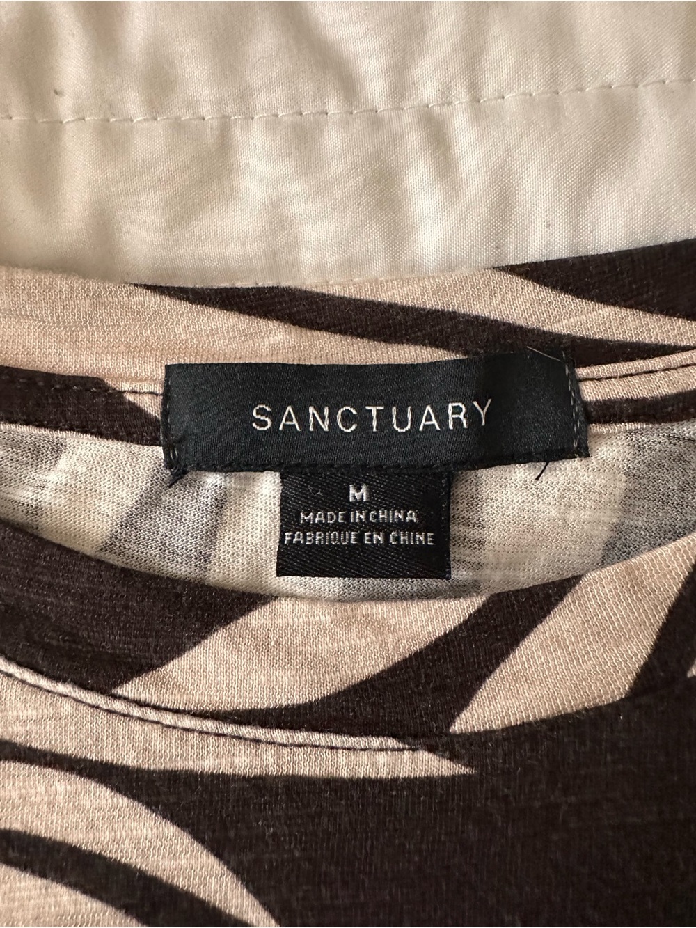 Sanctuary Black and Cream Palm-Print Short Sleeve Tee - Picture 5 of 6